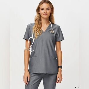 Figs Casma Three Pocket V Neck Scrub Top in Gray Graphite Size Large